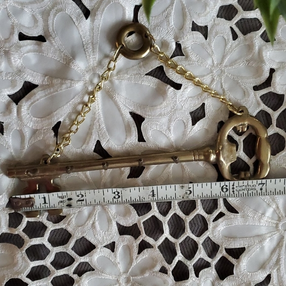VINTAGE | Brass Key Hook - Picture 4 of 4